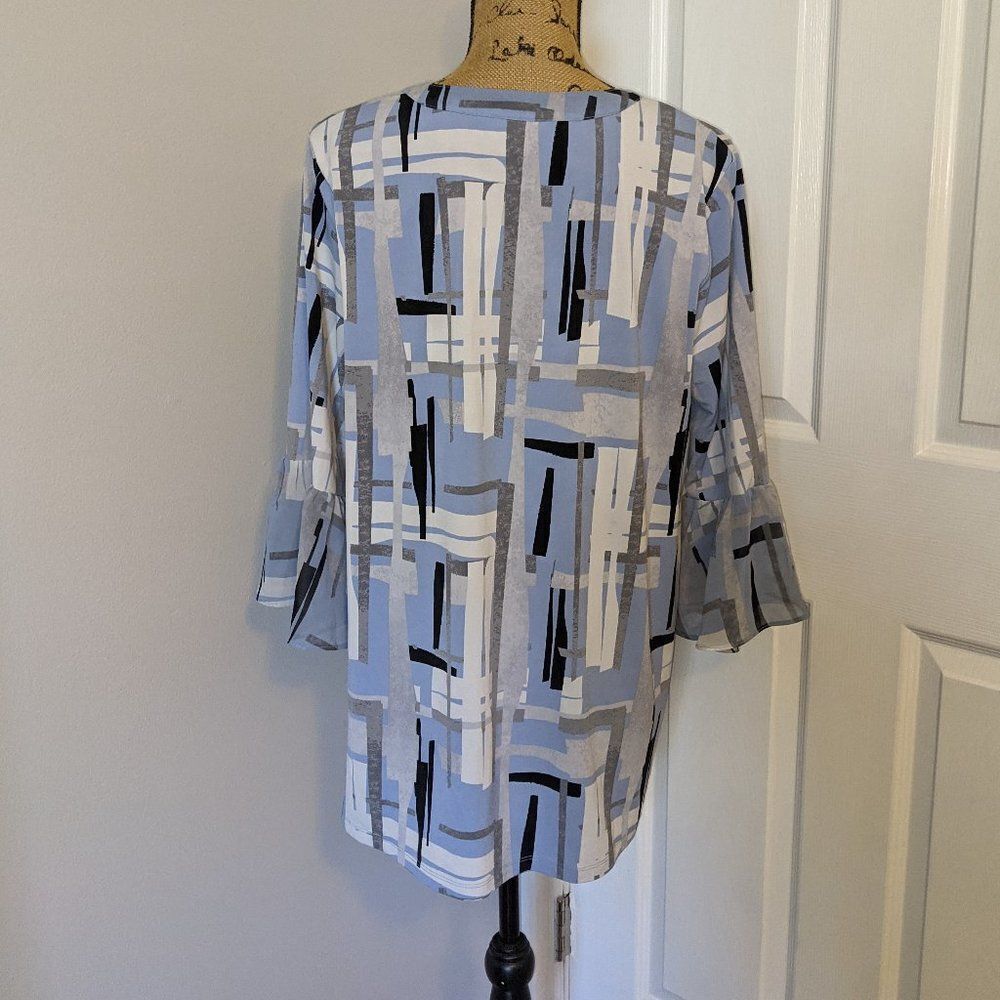 Color block design blouse - Picture 4 of 5